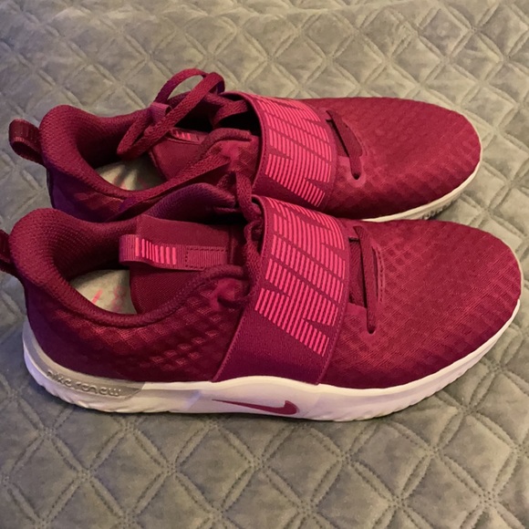 Nike Renew women’s shoes - Picture 2 of 4